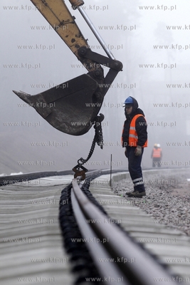 Ukladanie torow Pomorskiej Koleii Metropolitalnej na...