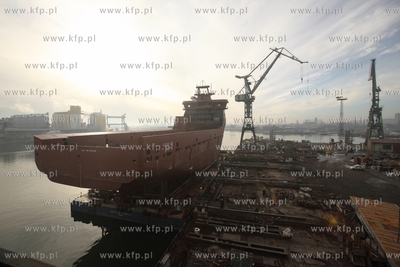 Stocznia Gdansk. Budowa statku typu PSV Ocean Art do...