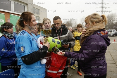 Gdansk Zaspa. Pilkarski turniej dzikich druzyn Do przerwy...