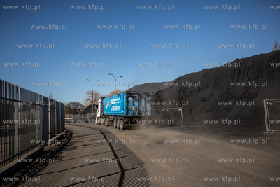 Nowy Port. Hałda koksu porafineryjnego.
23.03.2021
fot....