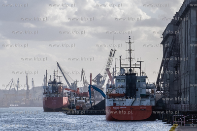 Nowy Port, ul. Starowiślna. Nz. Nabrzeże zbożowe....