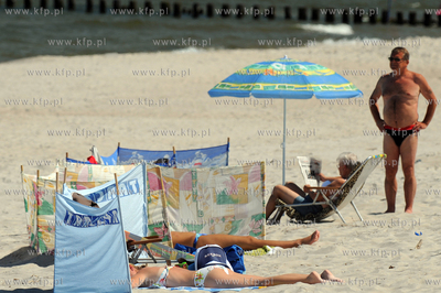 Dziwnow, plaza. Plazowicze  02.06.2009 fot. Wojciech...