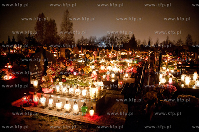 Gdansk. Cmentarz lostowicki. Swieto Wszystkich Swietych....