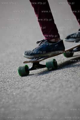 Sopot. Ul. Reja. II edycja Longboard Piknik, zawodow...