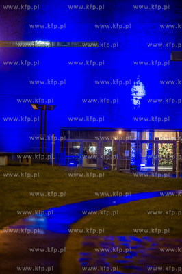 Gdansk. Podswietlona na niebiesko z okazji obchodow...