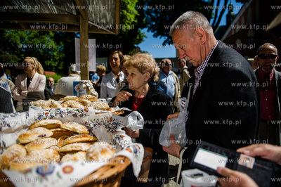 Gdansk. Oliwa. Plac przed Katedra Oliwska.X edycja...