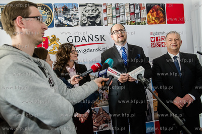 Gdańsk. Urząd Miasta. Konferencja prasowa na której...