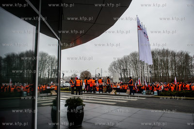 Gdańsk. Protest pracowników Spółki Lotos Kolej,...