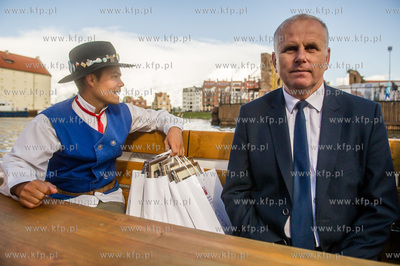 Gdańsk. Przywitanie członków Bractwa Flisackiego...