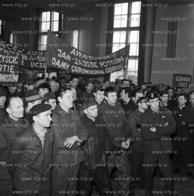 Wiec przeciwko wydarzeniom marcowym '68 w swietlicy...