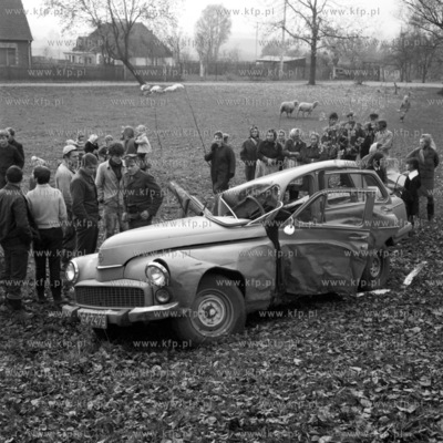 Nadmierna predkosc byla przyczyna wypadku samochodu...