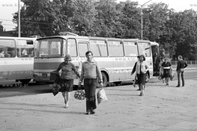 Przystanek autobusowy tuz obok dworca PKS na ulicy...