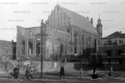 Częściowo odbudowany kościół św. Józefa przy...