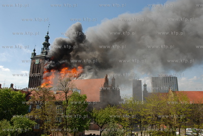 Pozar zabytkowego kosciola sw Katarzyny w Gdansku.
22.05.2006
Fot....