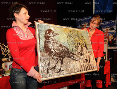 Gdynia. XVII Final WOSP. Gdynska licytacja fantow,...