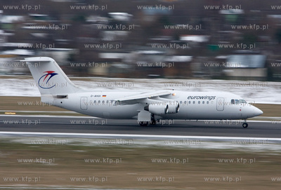 Gdansk, Rebiechowo. Nz. BAe 146-300 linii Eurowings.
20.03.2009
fot....