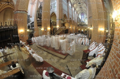 Msza krzyzma w katedrze pelplinskiej,pod przewodnictwem...