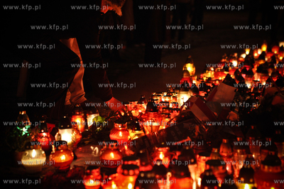 Apel Jasnogorki na Placu Solidarnosci w intencji ofiar...