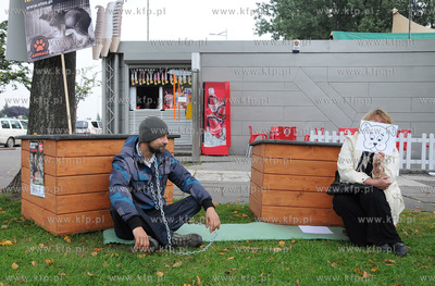 Bulwar Szwedzki w Gdyni. Happening pod haslem: "Zerwijmy...