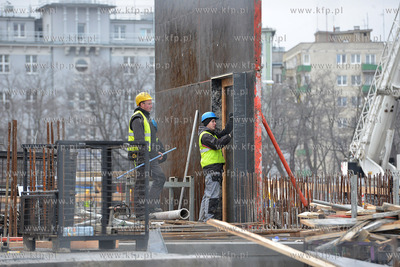 Gdynia. Na terenie sasiadujacym z apartamentowcem Sea...