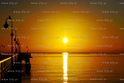 Wschod slonca na plazy w Gdyni Orlowie 18.02.2014 Fot....