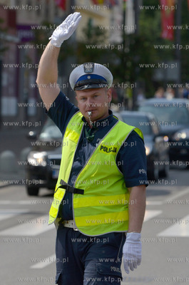Gdynia, ul. Swietojanska. Policjanci promuja ogolnopolskie...