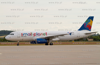 Port Lotniczy Gdansk. Nz.Airbus 320 czrterowej linii...