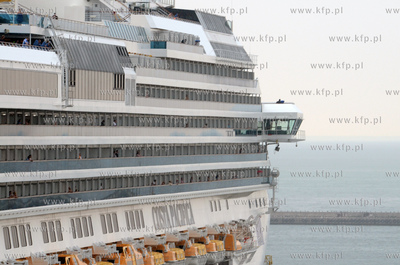 Przy Nabrzezu Francuskim w gdynskim porcie cumowal...