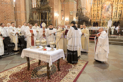 Pelplin. Msza Swieta Krzyzma w Wielki Czwartek w Bazylice...
