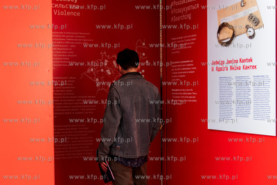 Wystawa #StolenMemory zrealizowana przez Arolsen Archives...