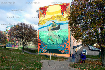 Mural według projektu  Maxim Steinke na elewacji bloku...