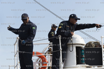 Brazylijska fregata Cisne Branco wpływa do Nabrzeża...
