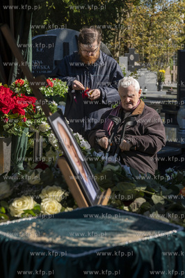 Gdańsk. Cmentarz Łostowicki. Uroczystości pogrzebowe...