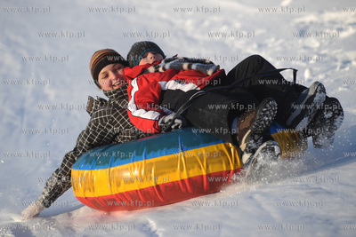 Zimowe szalenstwo w Wiezycy. Zjazd na nadmuchanej detce.
4.01.2009
fot....