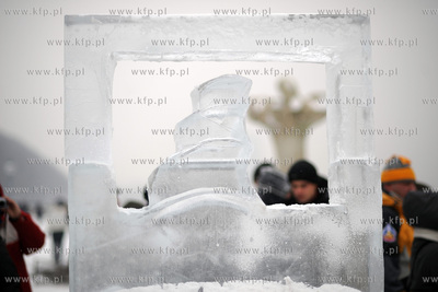 Gdynia, Bulwar Nadmorski. Festiwal rzezb lodowych....