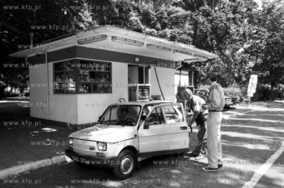 Stancja benzynowa CPN na ul. Powstancow Warszawy pomiedzy...