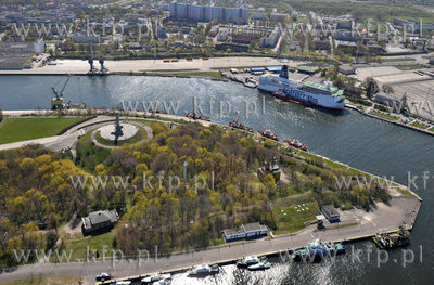 Gdansk. Port Gdansk, Westerplatte i ujscie Martwej...