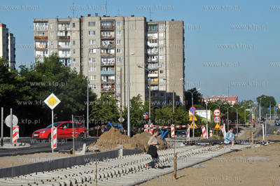 Gdansk Chelm. Budowa nowej linii tramwajowej wzdluz...