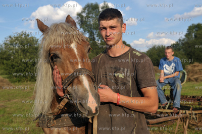 Sianokosy we wsi Sulmin na Kaszubach. Laka pomiedzy...