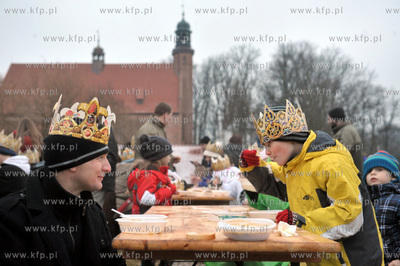 Orszak Trzech Kroli w Zukowie na Kaszubach. Po urocztosciach...