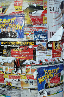 Slup ogloszeniowy w Kartuzach pomiedzy centrum handlowym...