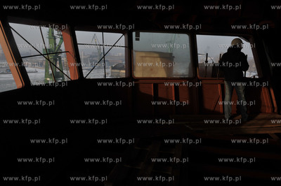 Stocznia Gdansk. Budowa statku typu PSV Ocean Art do...