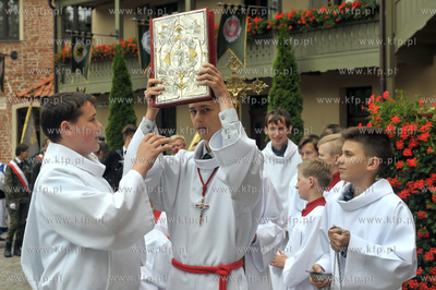 Zukowo na Kaszubach. Plac przed kosciolem sw. Jana...