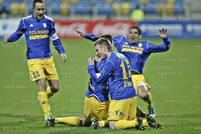 Gdynia. Ćwierćfinał Pucharu Polski w piłce nożnej...