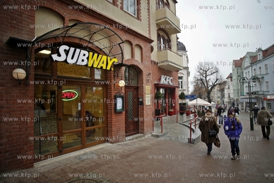 Sopot. Ul.Bohaterow
Monte Cassino. Siec Subway, fast...