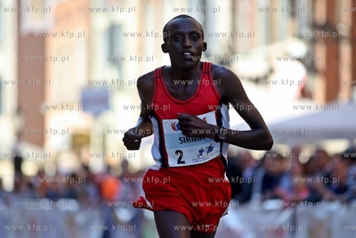 Gdańsk. Bieg św. Dominika. Nz. zwyciezca biegu Kenijczyk...