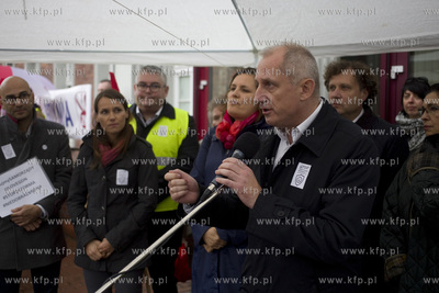Urzad Wojewódzki w Gdańsku. Protest środowisk nauczycielskich...