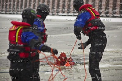 Wspólne ćwiczenia lodowe jednostek Komendy Miejskiej...