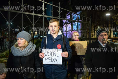 Siedziba Radia Gdańsk. Protest sluchaczy Radia Gdańsk...