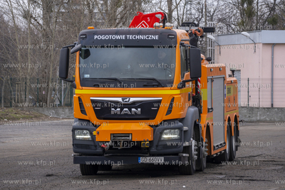 Zajezdnia autobusowa Hallera.Wóz techniczny - holownik...